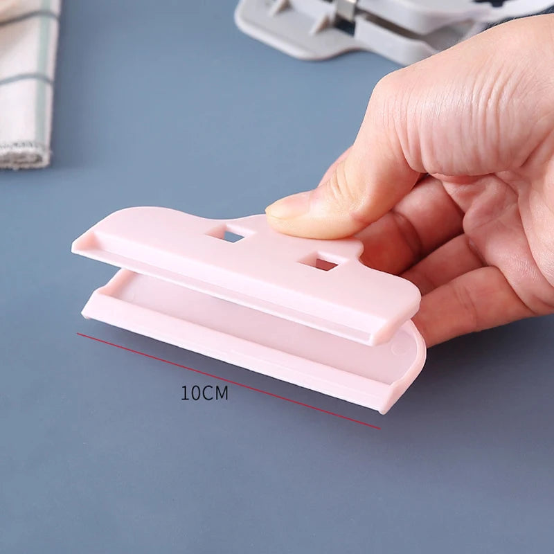 Portable Airtight Food Bag Clips Set – Kitchen Snack Sealer (4 Pcs)
